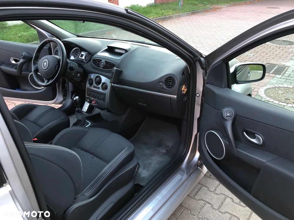 Renault Clio 2.0 16V Sport - 11