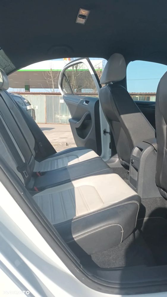Volkswagen Jetta 1.8T SE - 13