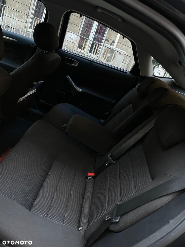 Ford Mondeo 1.8 TDCi Titanium - 12