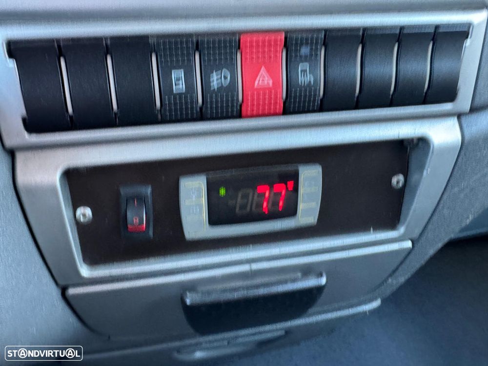 Iveco Daily 2.3 35C13 C/ Frio C/ Plat Elevatoria - 36