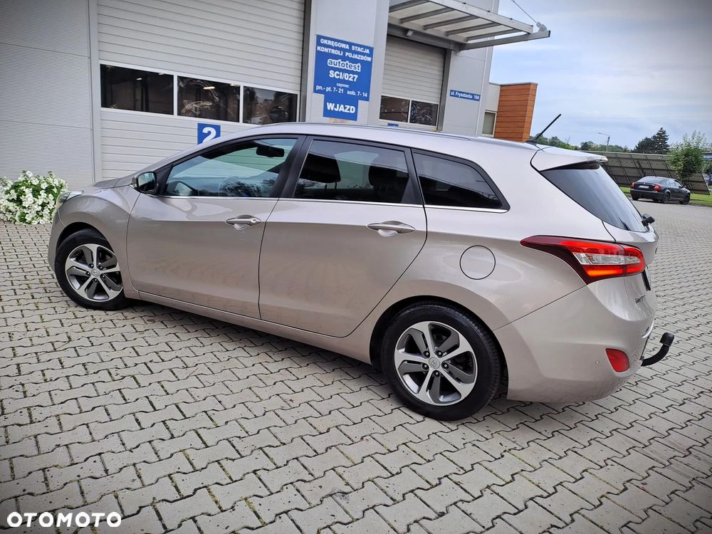 Hyundai i30 blue 1.6 GDI YES Gold - 4