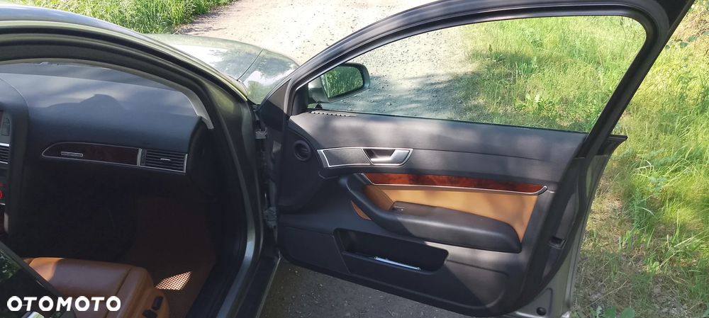 Audi A6 Avant 4.2 quattro tiptronic - 24