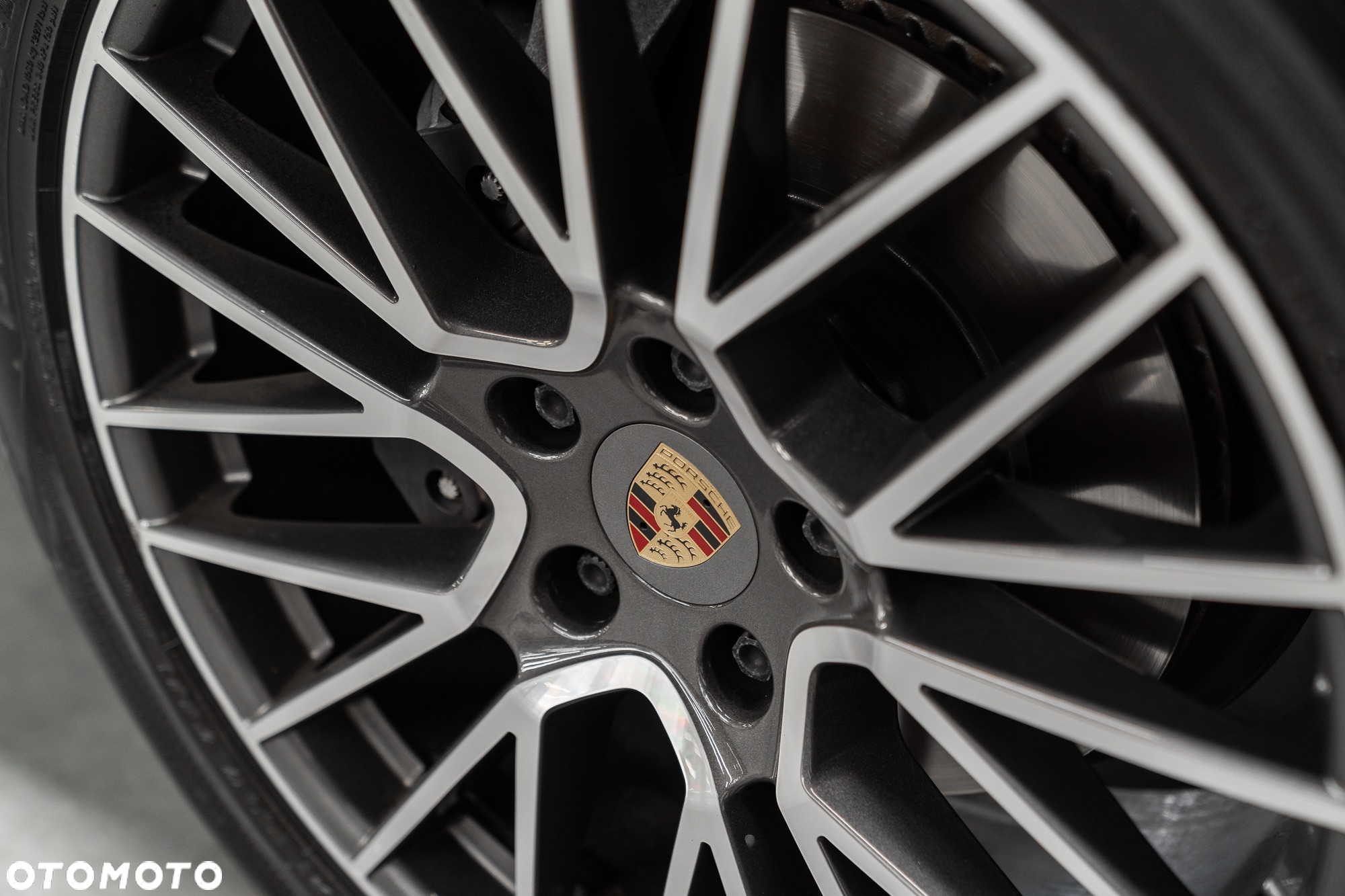 Porsche Cayenne Coupe Platinum Edition - 19