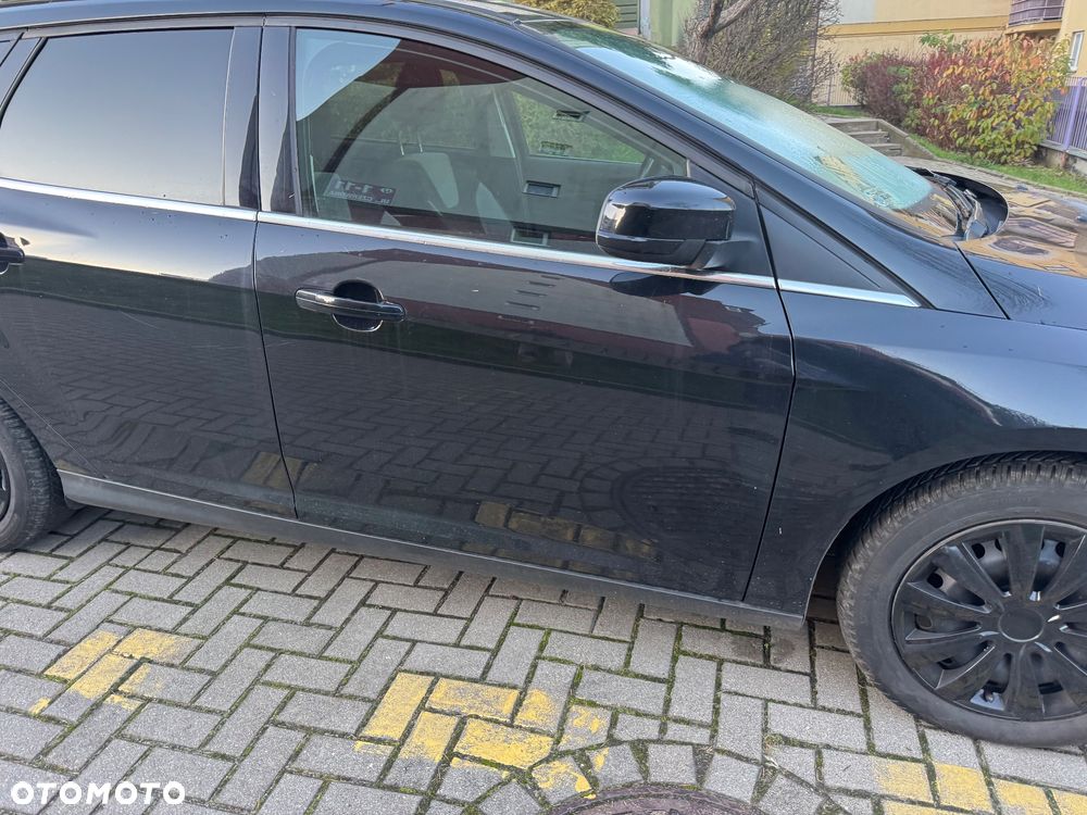 Ford focus 3 III kombi  FB CA czarny czarne drzwi prawe lewe przednie  tylnie tył prawe lewe przednie pas przedni maska wzmocnienie chłodnica chłodnice lampa prawa lewa błotnik przedni prawy lewy konsola deska rozdzielcza roleta klapa bagażnika skrzynia biegów 1.6 ecobost - 3