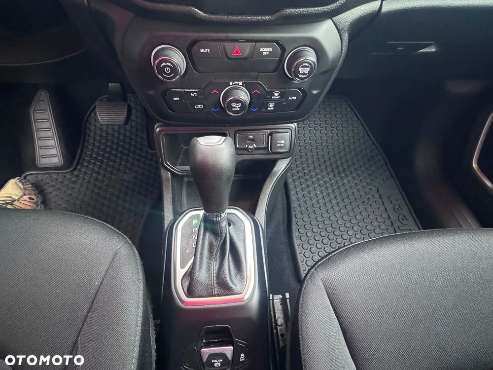 Jeep Renegade - 21