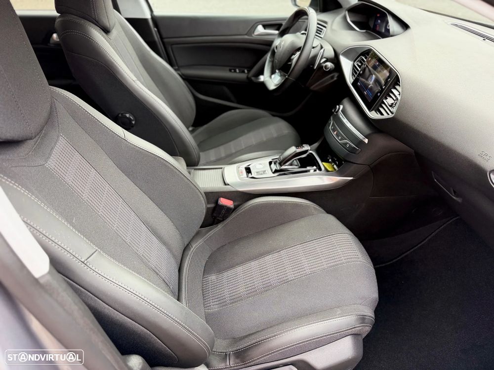 Peugeot 308 1.2 PureTech Allure EAT8 - 11