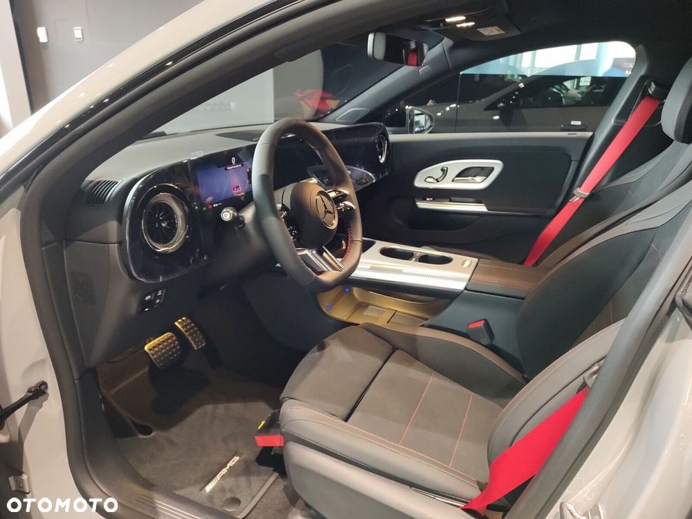 Mercedes-Benz CLA - 12