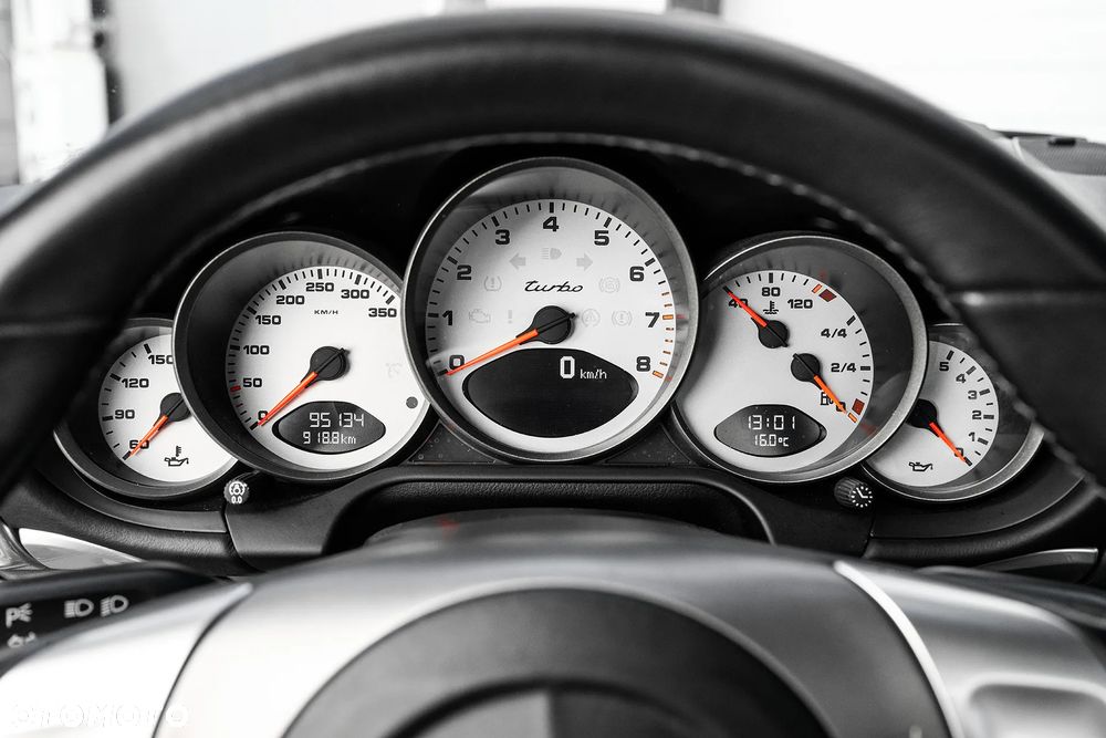 Porsche 911 Turbo - 35