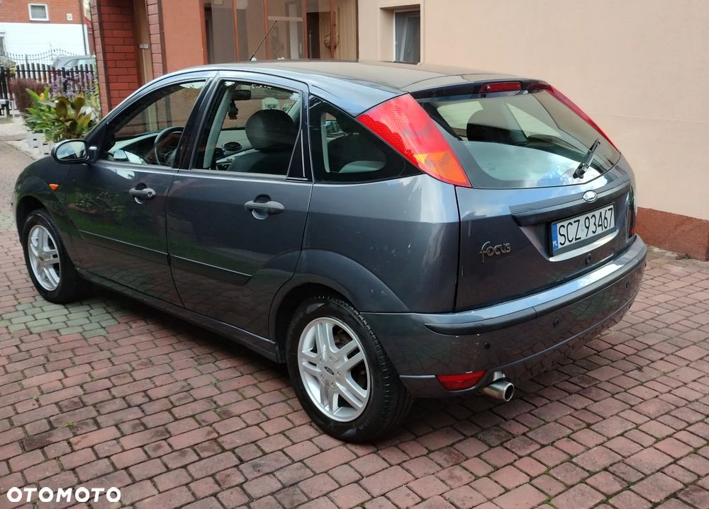 Ford Focus 1.6 16V Trend - 11
