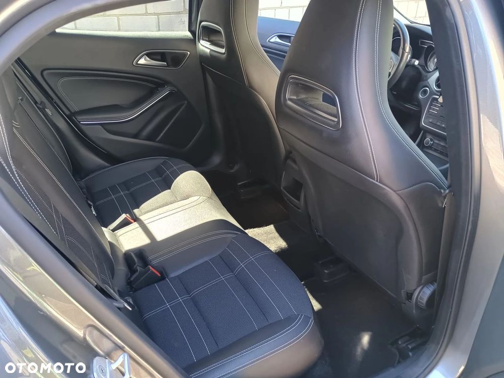 Mercedes-Benz GLA 200 7G-DCT - 13