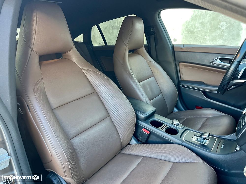 Mercedes-Benz CLA 45 AMG 4Matic 7G-DCT Orange Art Edition - 38