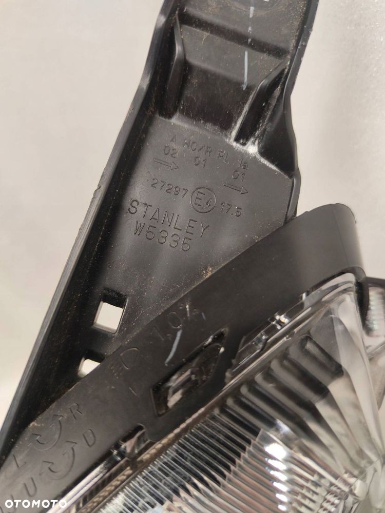 mitsubishi space star ii lift zw komplet lampy przednich stanley w5335 - 15