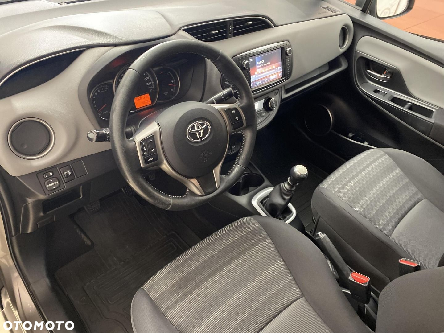 Toyota Yaris - 10