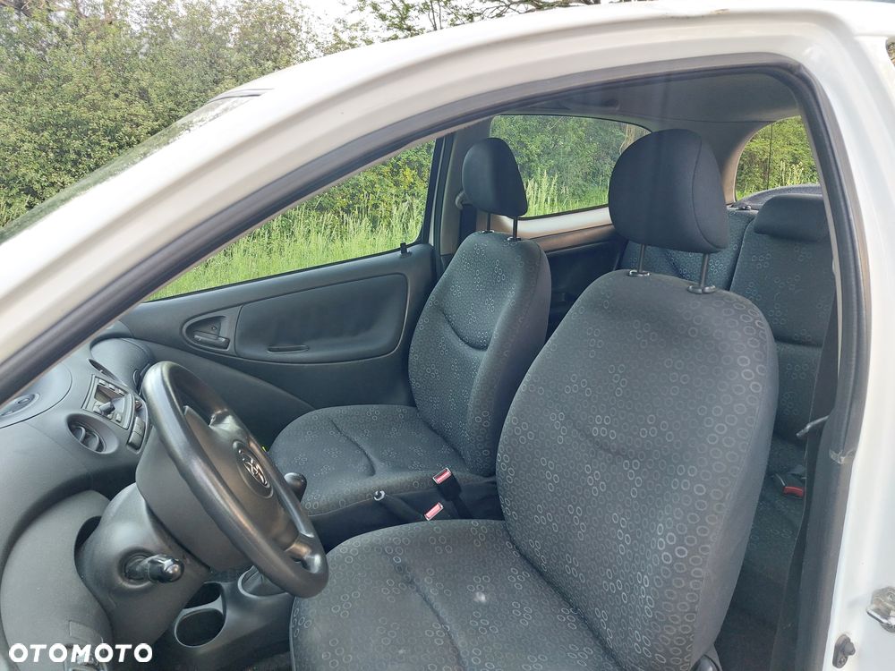 Toyota Yaris 1.0 Terra - 10