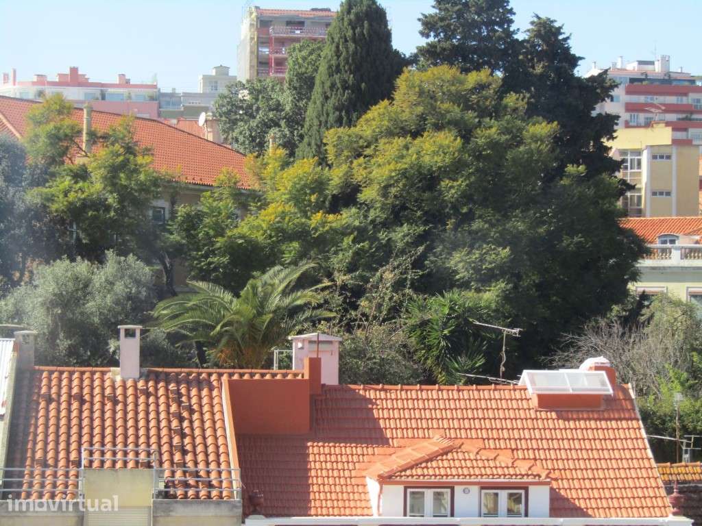 Apartamento T6 na Av. Almirante Reis / Anjos e Sra. do Monte - Grande imagem: 2/5