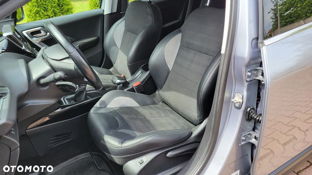 Peugeot 2008 1.2 Pure Tech Allure S&S - 10