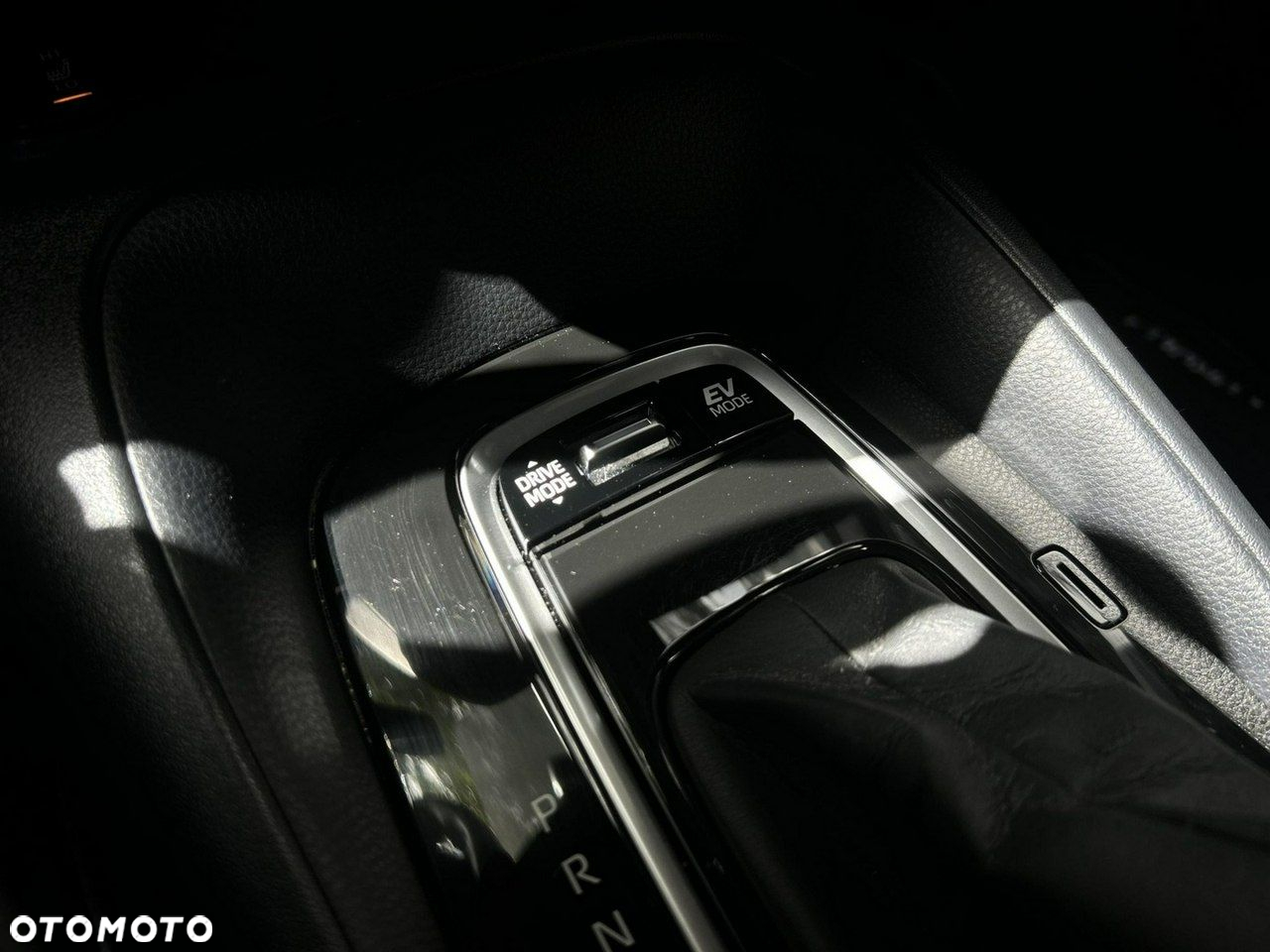 Toyota Corolla 1.8 Hybrid Comfort - 29