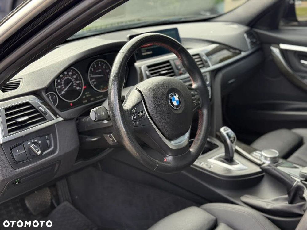 BMW Seria 3 330i xDrive - 11