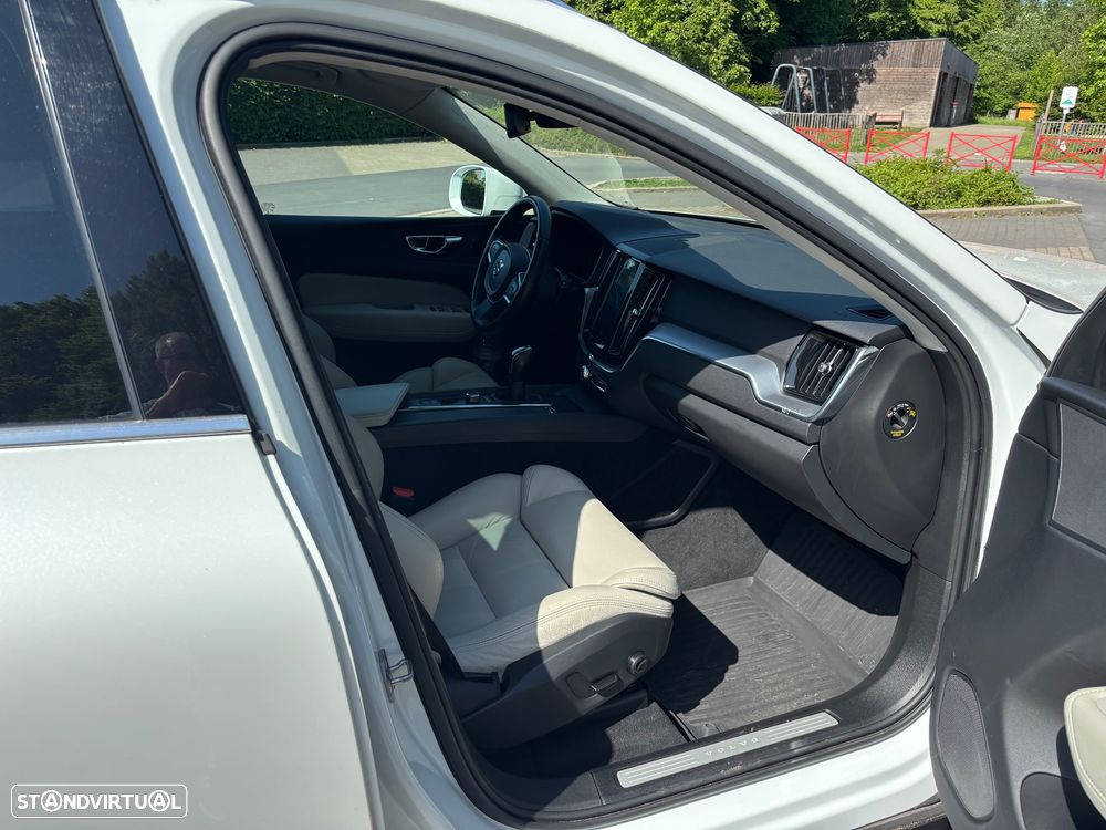 Volvo XC 60 2.0 D3 Momentum Plus - 11