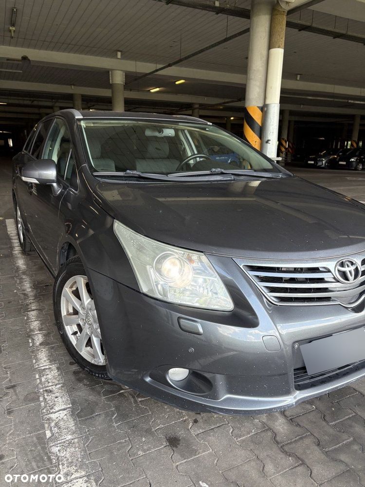Toyota Avensis - 8