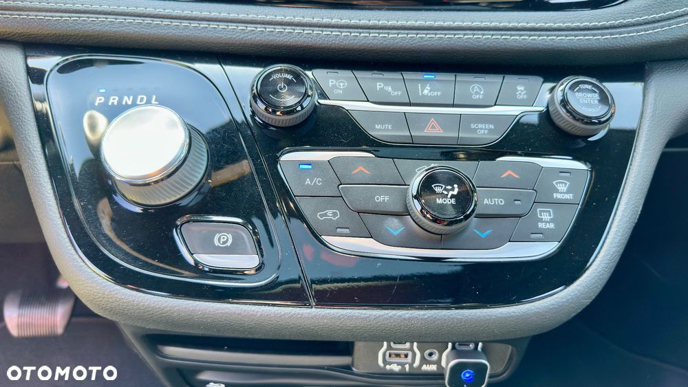 Chrysler Pacifica - 21