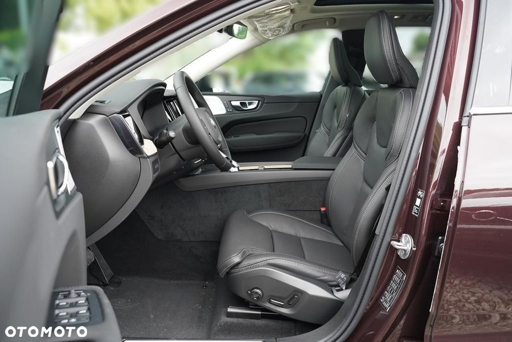 Volvo XC 60 T6 Plug-In Hybrid AWD Ultra Dark - 12