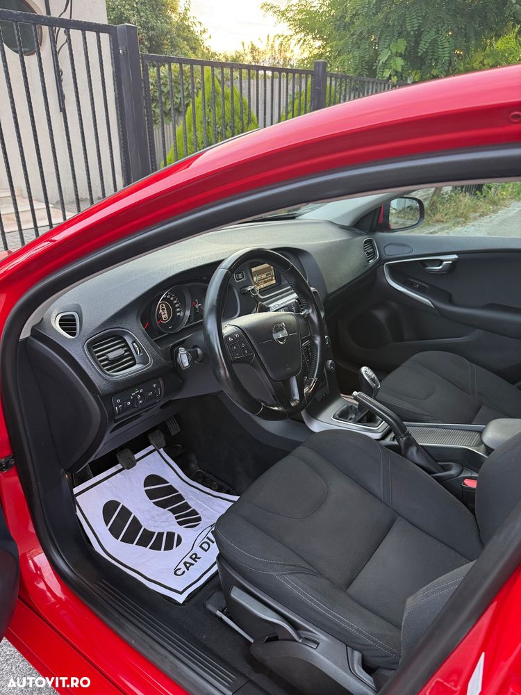 Volvo V40 T2 Momentum - 19
