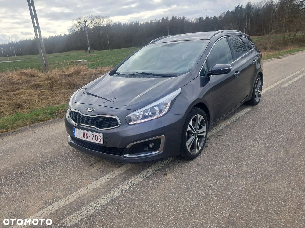 Kia Ceed 1.6 CRDi 136 ISG Dream Team Edition - 11