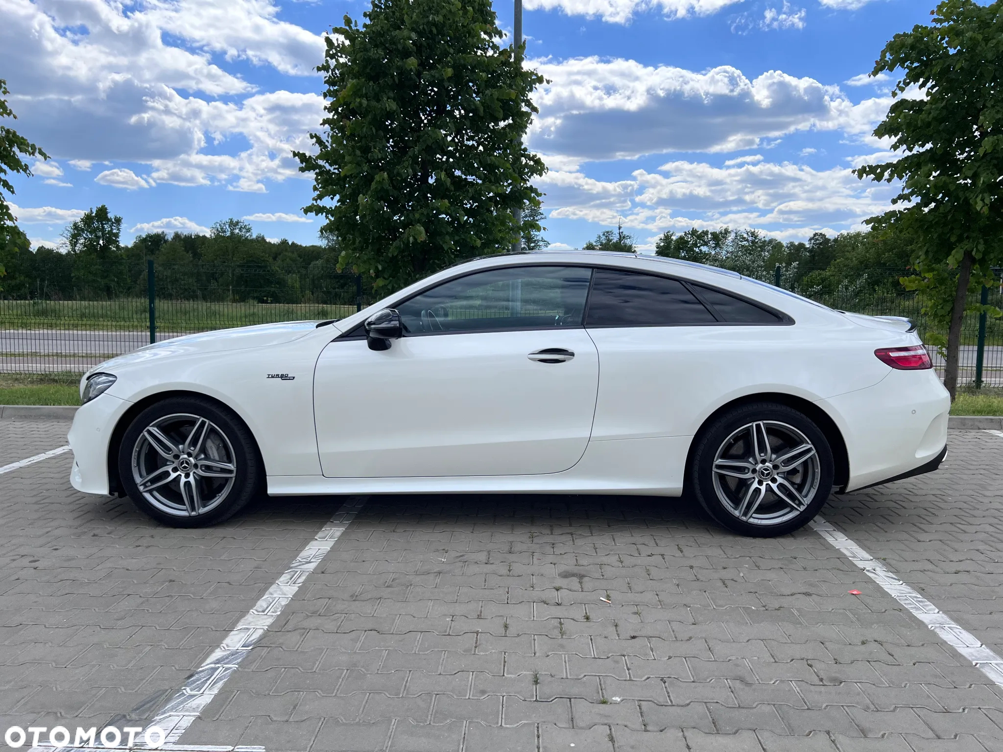 Mercedes-Benz Klasa E 400 4Matic Coupe 9G-TRONIC AMG Line - 3