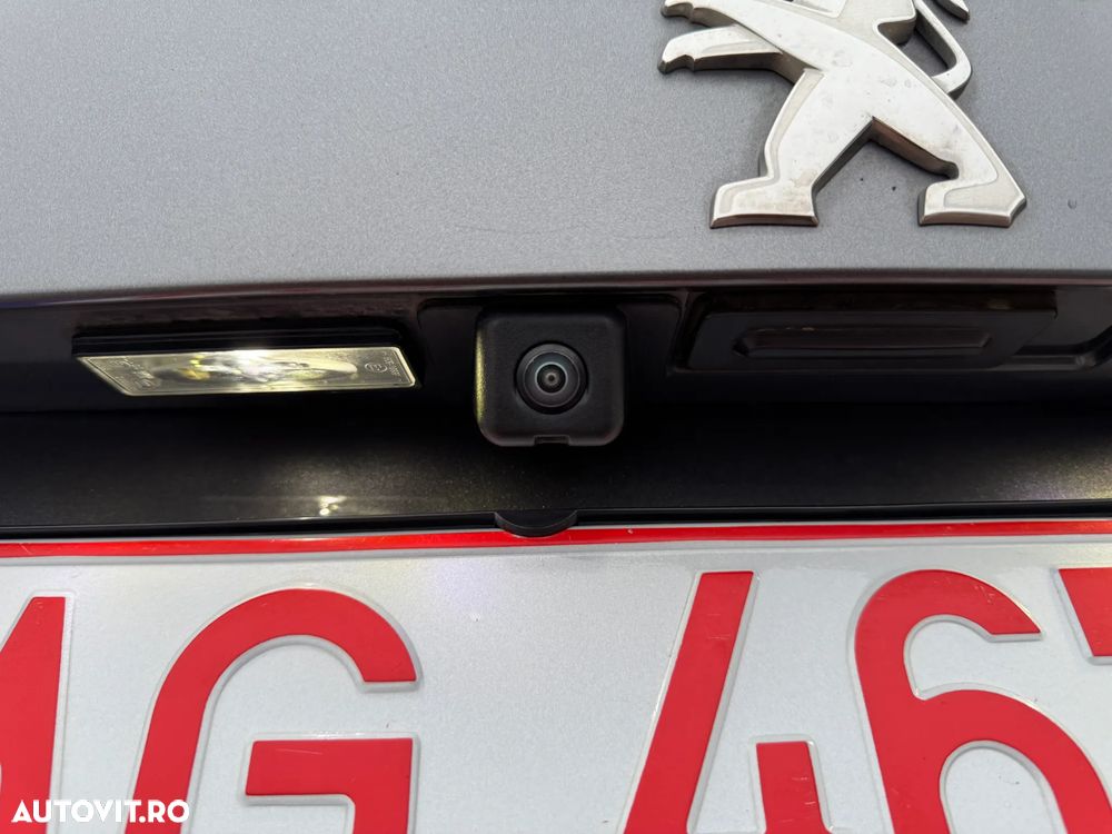 Peugeot 2008 PureTech 130 EAT8 Allure Pack - 24