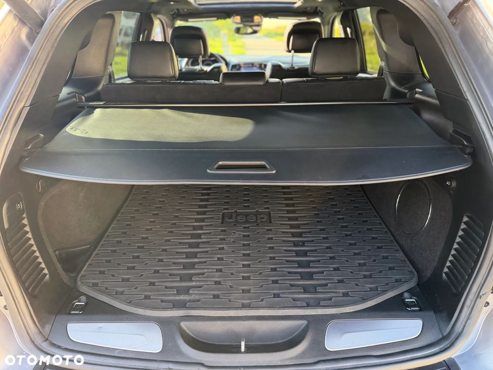 Jeep Grand Cherokee 5.7 V8 HEMI Overland Summit - 27