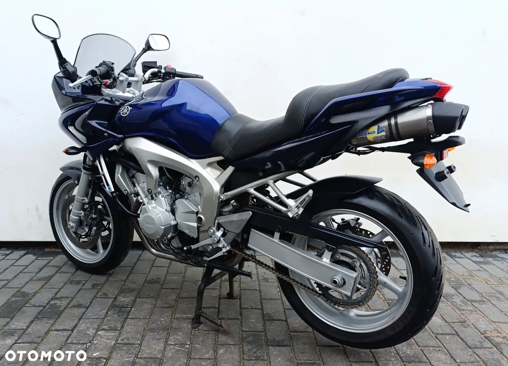 Yamaha FZS - 4