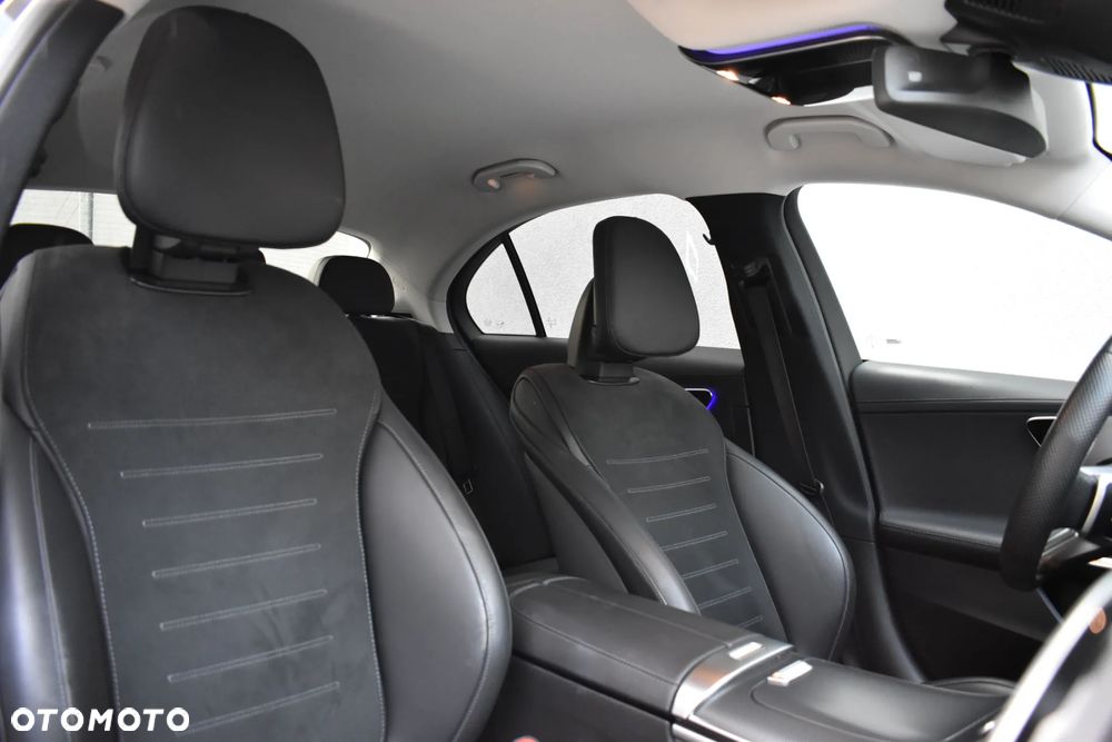 Mercedes-Benz Klasa C 180 9G-TRONIC AMG Line - 15