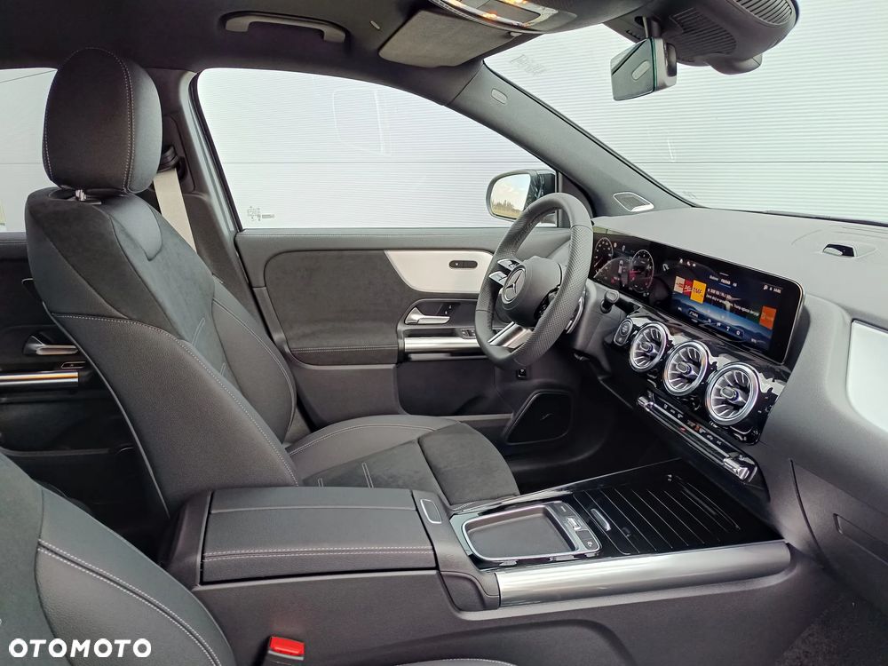 Mercedes-Benz GLA 220 mHEV 4-Matic AMG Line 8G-DCT - 5