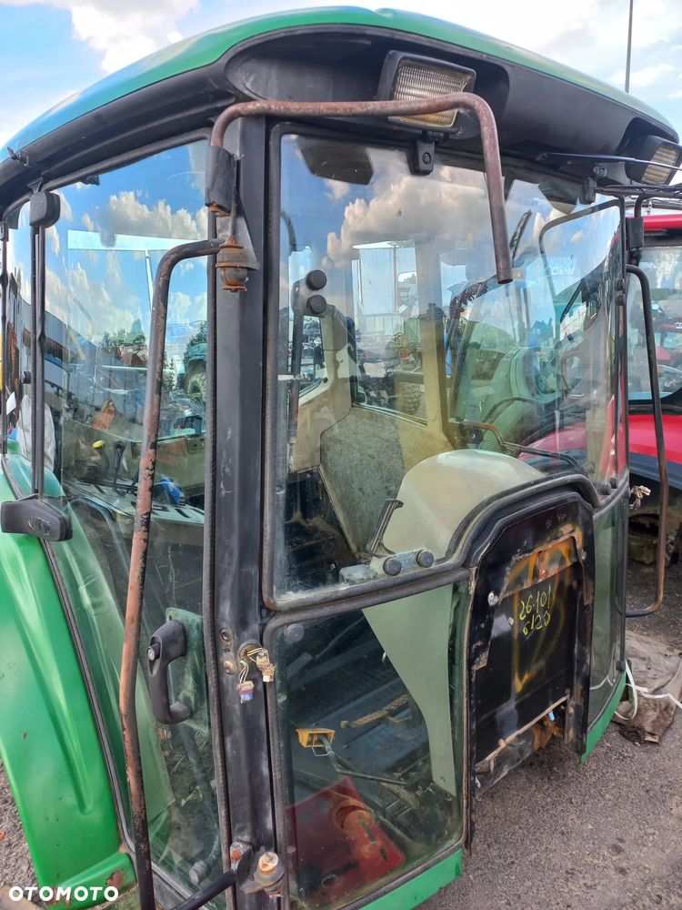 Kabina John Deere 6110 se  licznik,sterownik,ehr,komputer,wiązka elektryczna,plastiki,nawiewy,instalacja elektryczna,dach,kompletna kabina,nawiewy,orbitrol,pompka sprzęgła,pompka hamulcowa, - 2