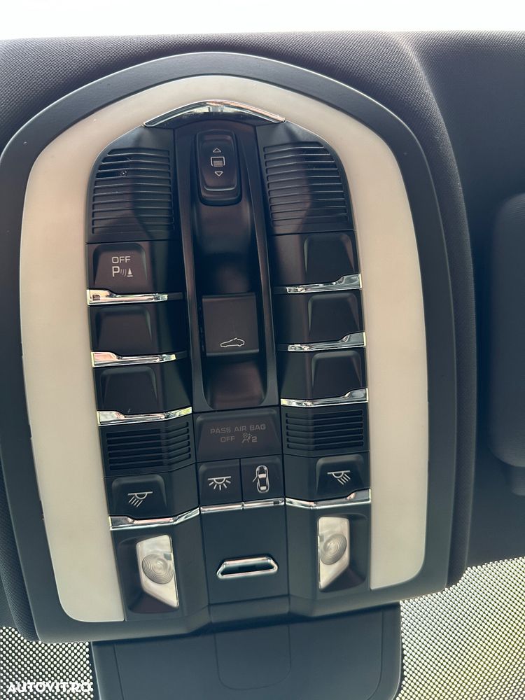 Porsche Cayenne - 17