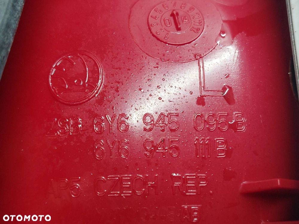 LAMPA LEWY TYŁ + PRAWY TYŁ SKODA FABIA I HB 5D 6Y6945096B 6Y6945095B - 7