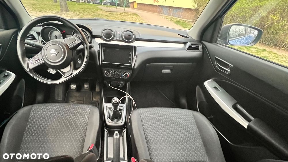 Suzuki Swift 1.2 Premium Plus - 5