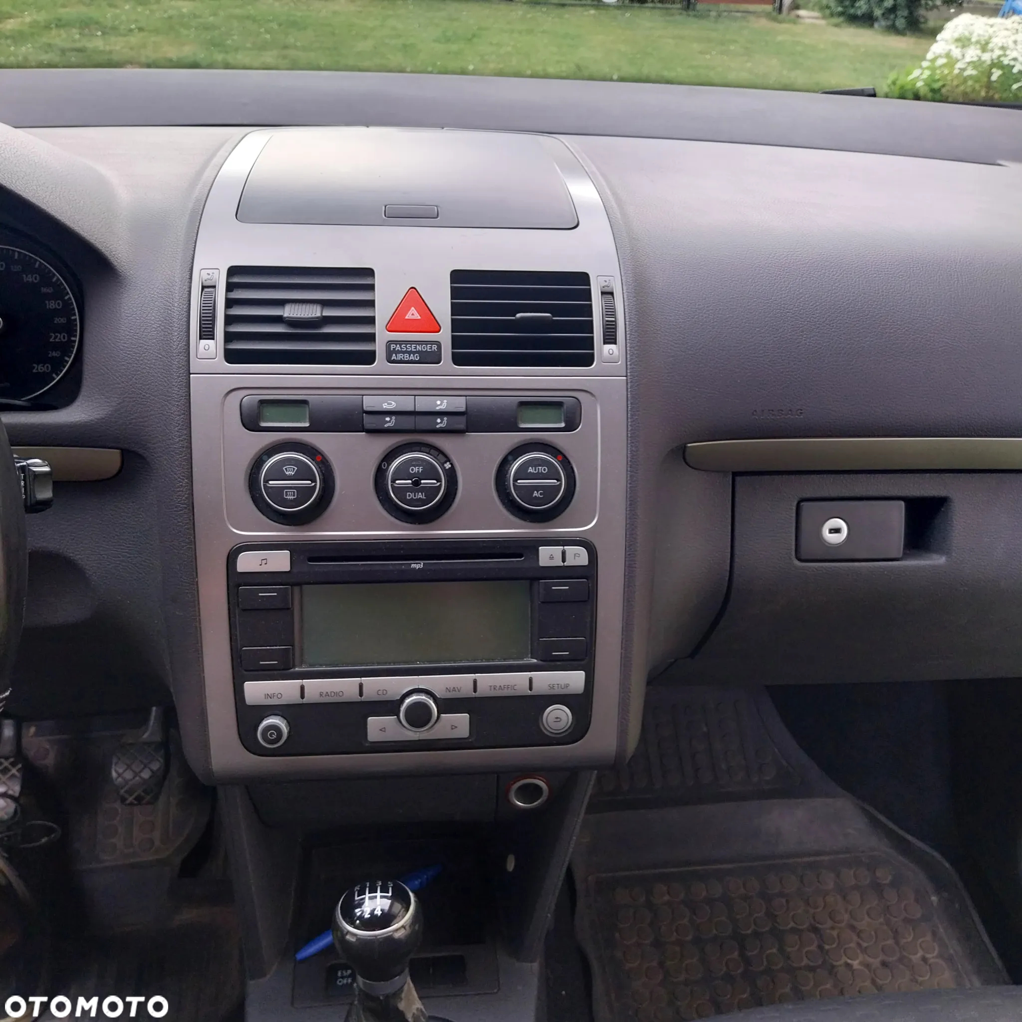 Volkswagen Touran - 3