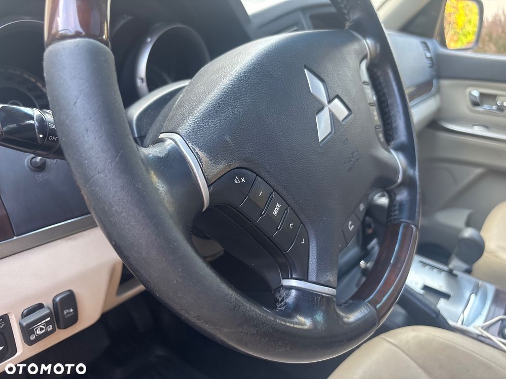 Mitsubishi Pajero - 23