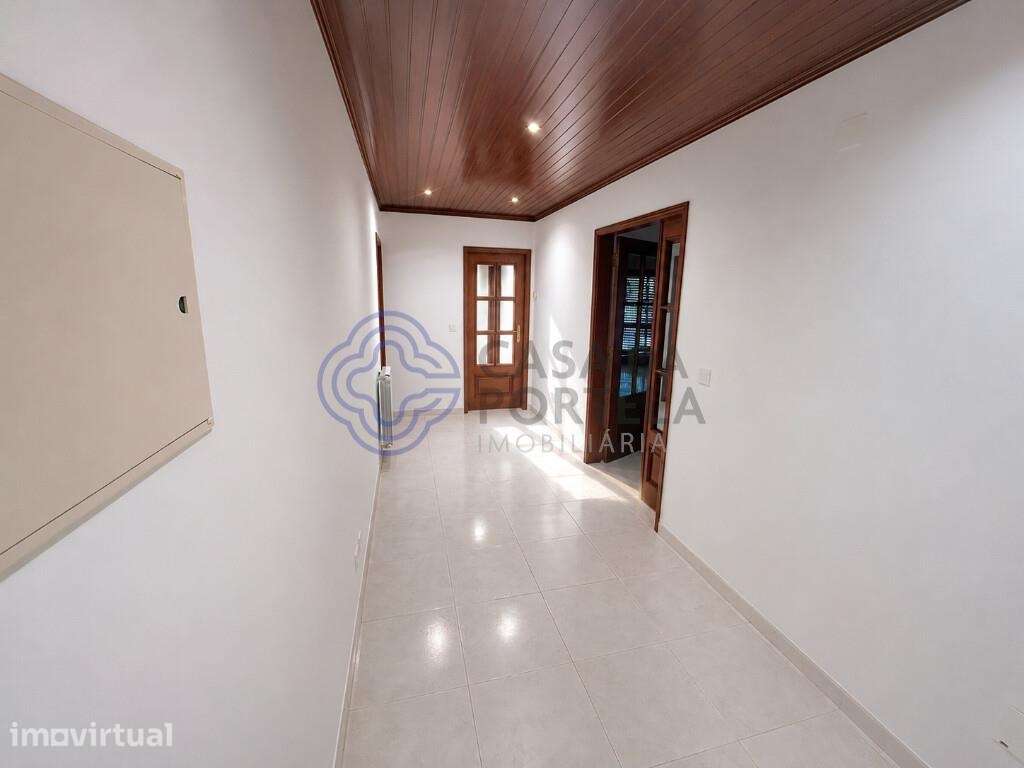 ARRENDAMENTO | T3 com Excelentes Áreas, Garagem Box e Elevador | Barri - Grande imagem: 5/34