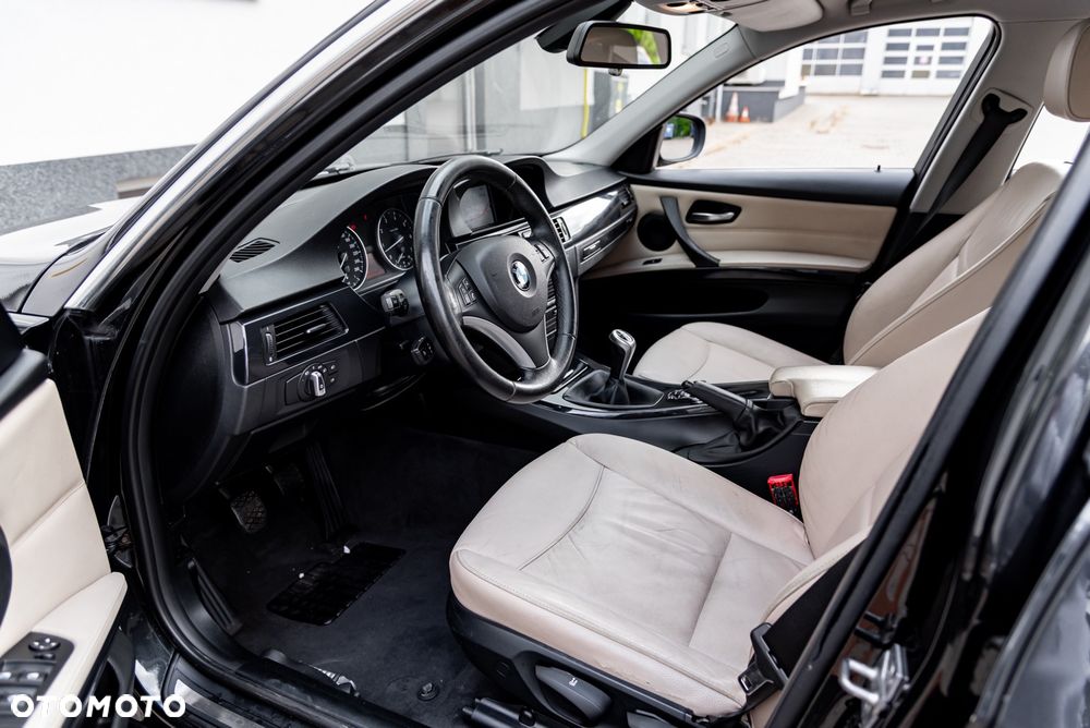 BMW Seria 3 318i - 22