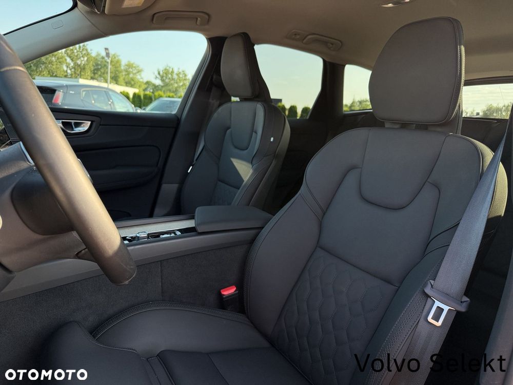 Volvo XC 60 B5 B AWD Plus Dark - 11