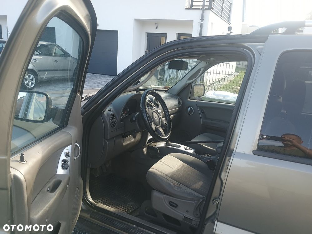 Jeep Cherokee - 4