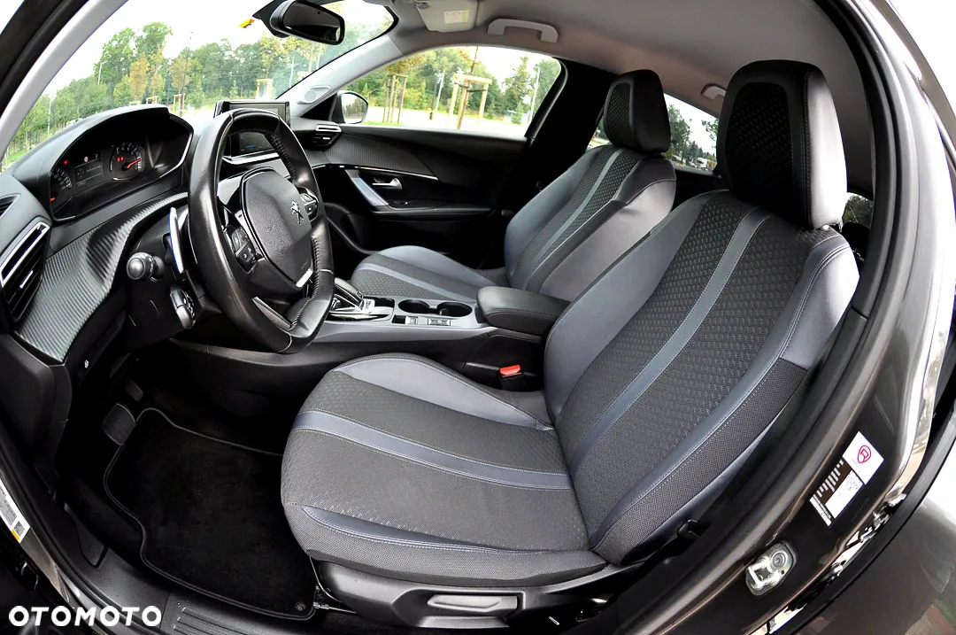 Peugeot 2008 BlueHDi 130 Allure S&S EAT8 - 22
