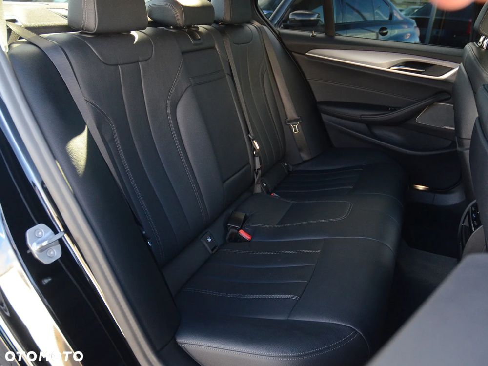BMW Seria 5 530i GPF xDrive M Sport sport - 29