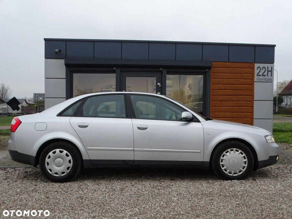 Audi A4 Limousine - 4