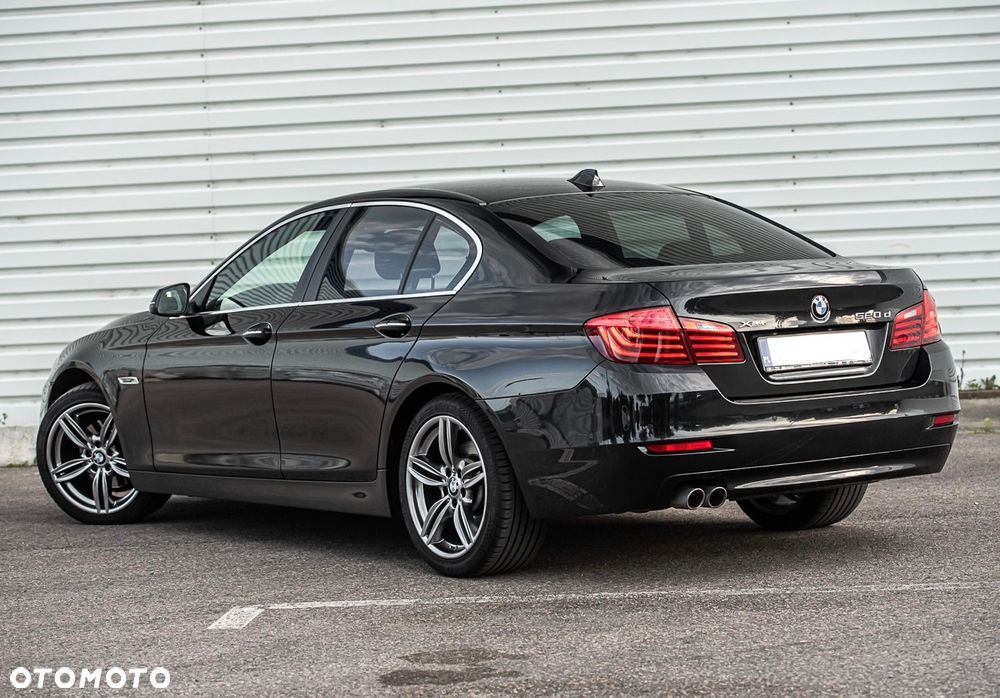 BMW Seria 5 520d xDrive - 14