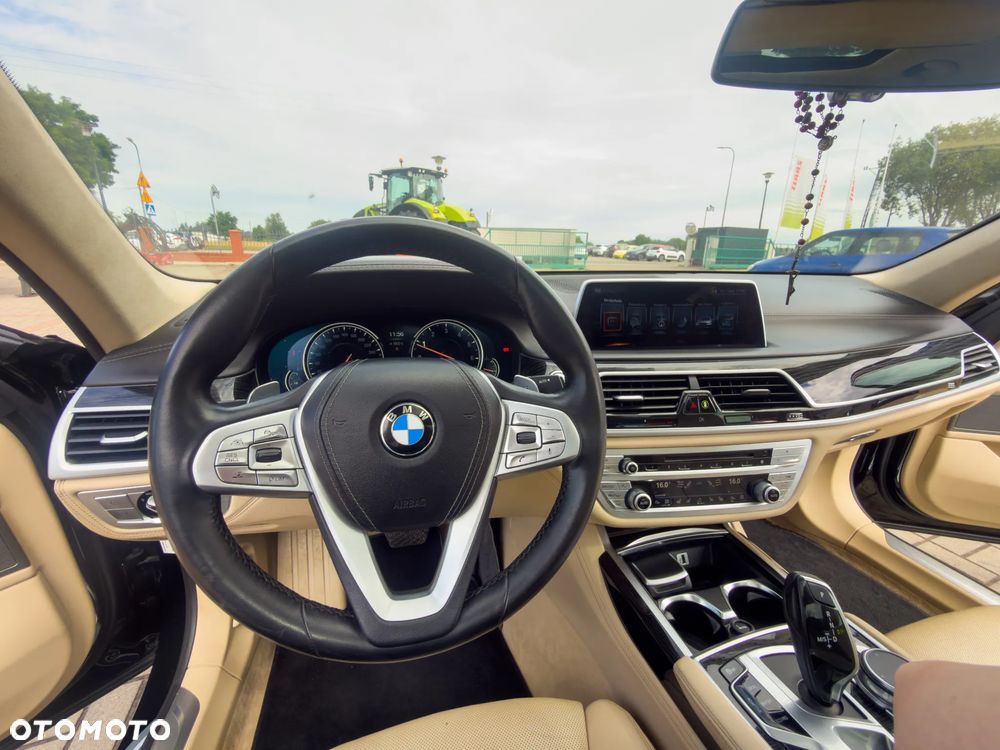 BMW Seria 7 750Li xDrive - 10