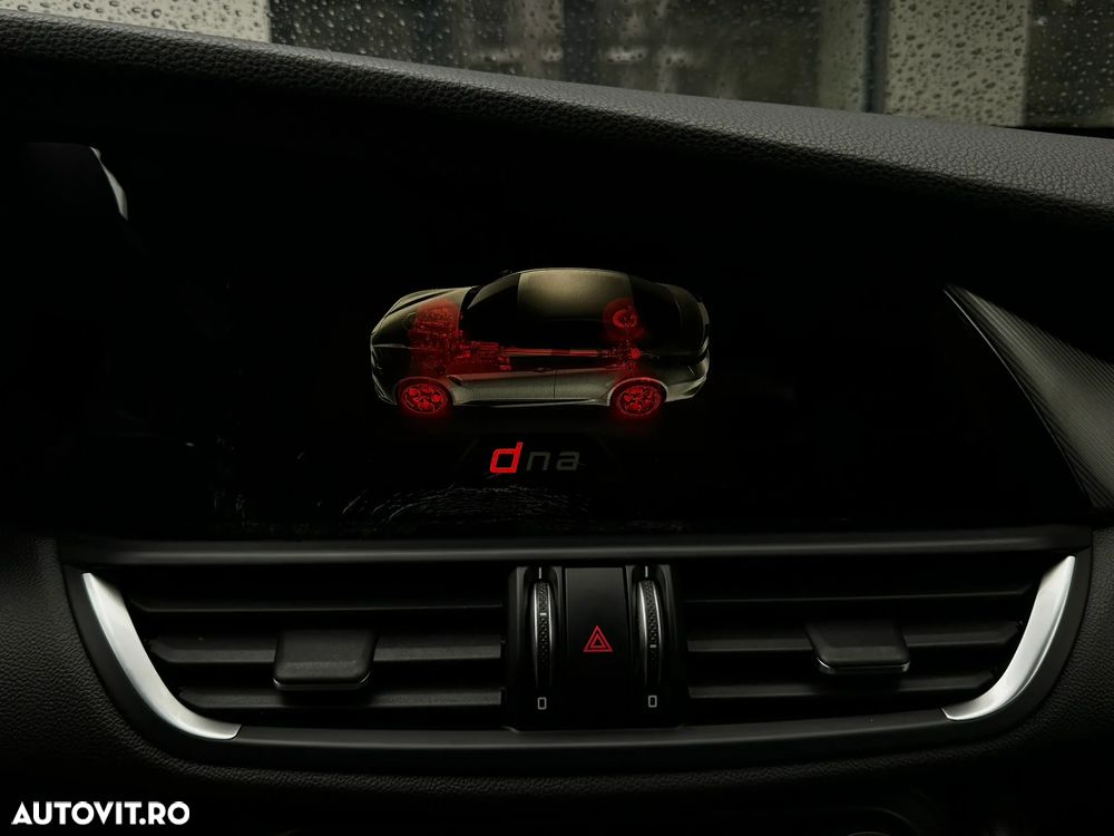 Alfa Romeo Giulia 2.0 Turbo AWD AT8 Veloce - 30